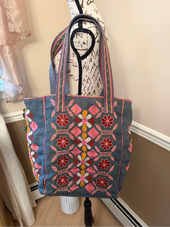 Chloe & Lex Handbags - Chloe & Lex Embroidered Boho Tote Bag Floral Market Shoulder Bag NWOT